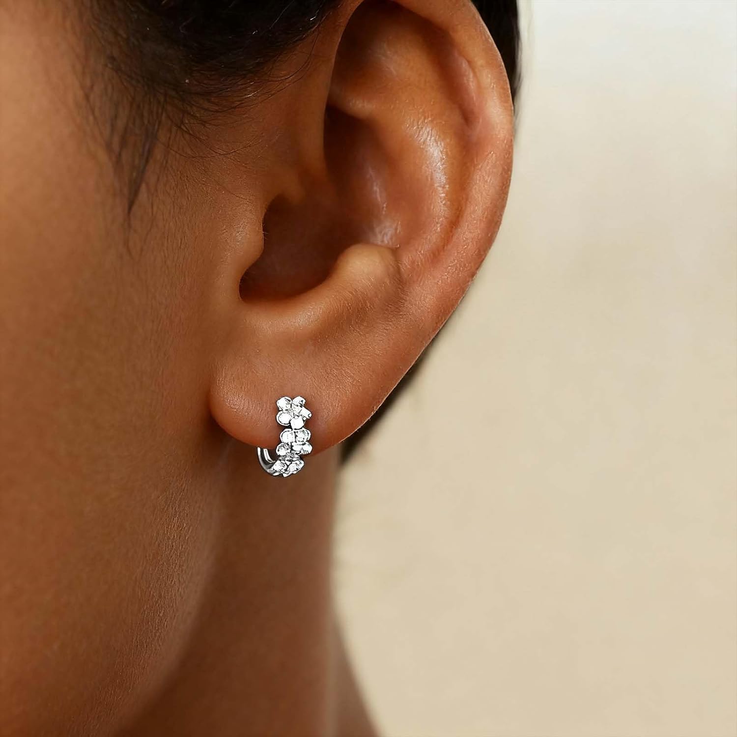Minimalist Flower Hoop Earrings for Women Small Silver Hoop Earrings Tiny Daisy Flower Earring Round Huggie Earring Jewelry - Image 2