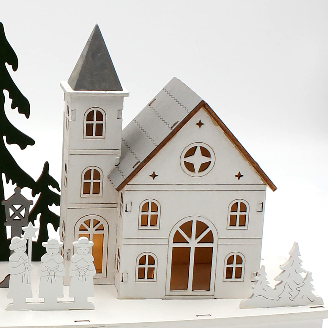 Dekohelden24 Winterszene aus Holz mit LED, Weiß mit Grau und Grün, Größe L/B/H 12 x 44 x 19 cm