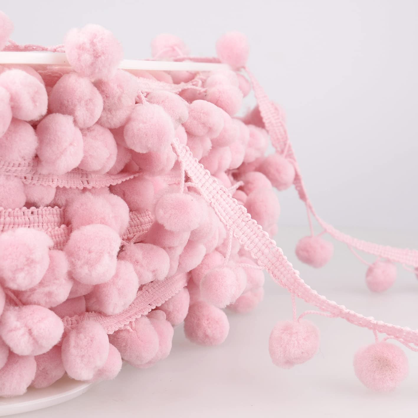 Frange à pompons rose Stephanoise pour réparer et embellir tissus