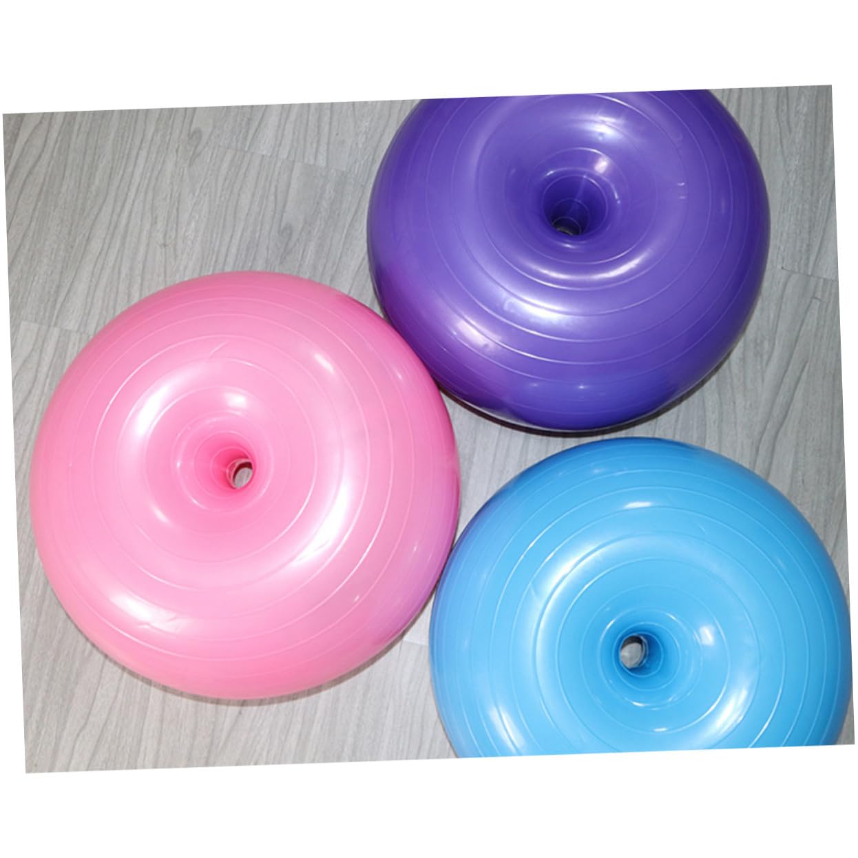 ULTECHNOVO Pelota Auxiliar de Yoga con Diseño Antirrebentón, Superficie Antideslizante, Material PVC, con Bomba de Aire para Estiramientos y Fortalecimiento