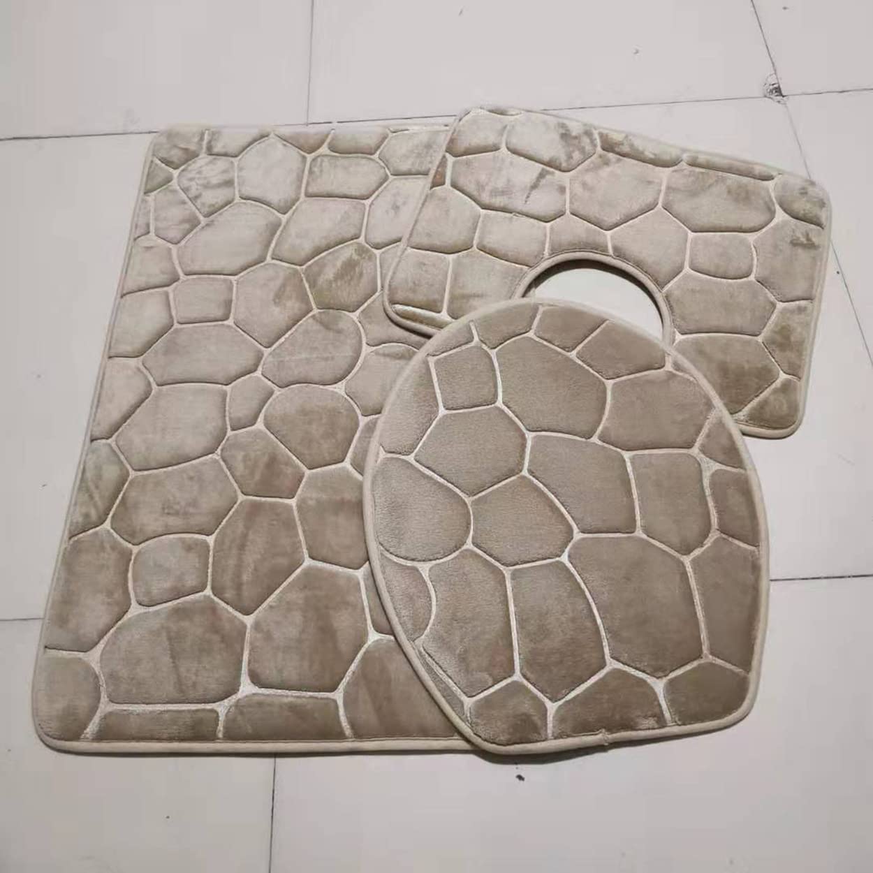 Un juego de baño de 1 pieza con relieve de piedra, 3 alfombrillas de baño suaves y cómodas que incluyen cubierta para tapa de inodoro, alfombras antideslizantes absorbentes (blanco)