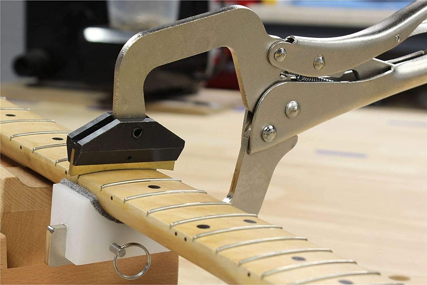 Jiayouy Handheld Fret Pressing Tool Luthier Fretting Tool with 4 Padded PVC Support Cauls + 9Pcs Brass 7.25/9.5/10/12/14/15/16/17/20/ Radian Fret Inse