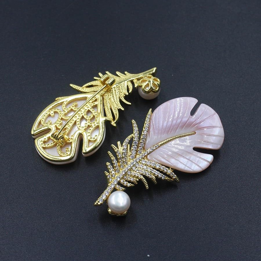 Broche de plumas de pavo real con concha como regalo elegante mujer 4