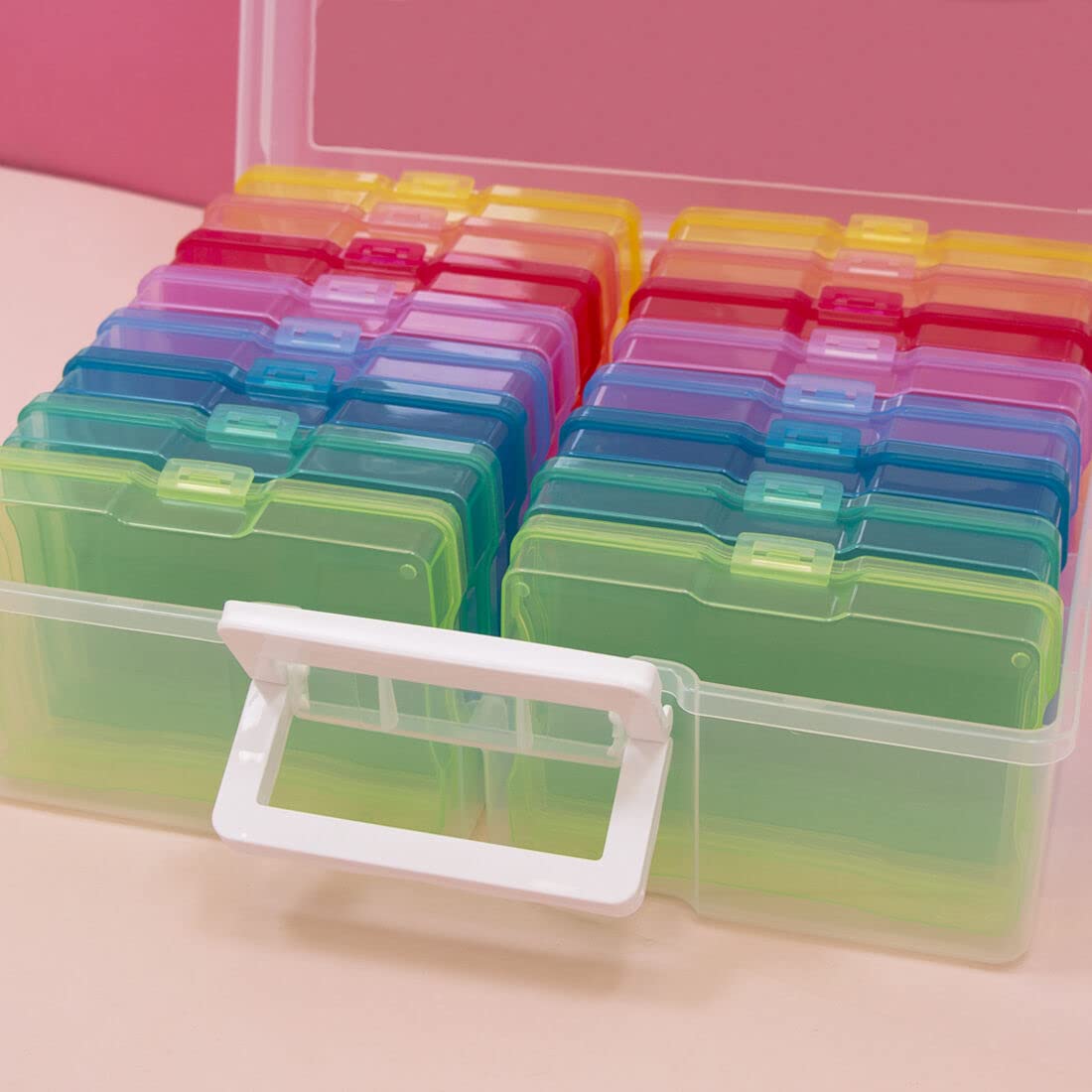 Craftelier - Scatola organizer, trasparente, portatile, con 16 mini scatole colorate per fotografie, artigianato e altri materiali di scrapbooking e lavori manuali, dimensioni 38,1 x 32,3 x 12,7 cm