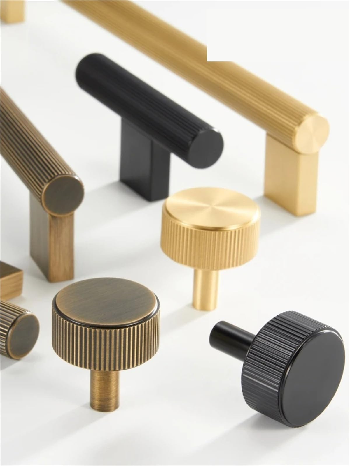 Boutons de placard linéaires en laiton et longues poignées de garde-robe