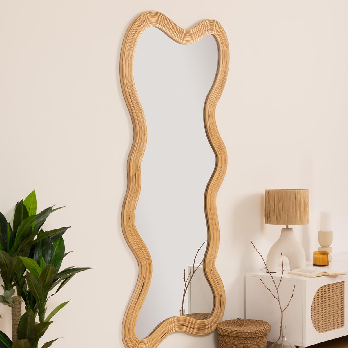 Atmosphera Creator d'Intérieur – Espejo Maggie con Forma orgánica – Dormitorio, Salón, Entrada, Vestidor, Marco de ratán – para Colgar o Colocar