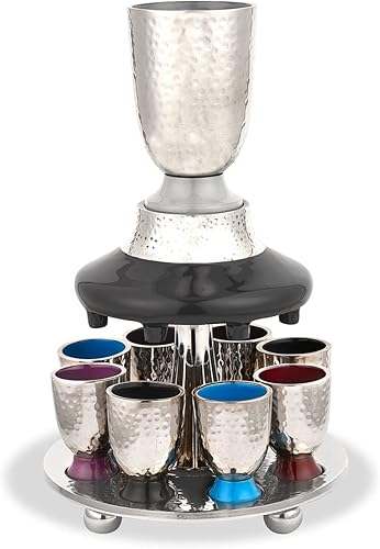 Elegant Display Kidush Cup Juego de fuente de vino  Metal martillado con detalles de esmalte  Copa grande, 8 tazas de chupito para Shabat, Pascua,