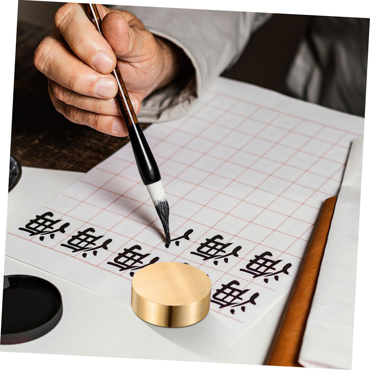 STOBOK 2 Stück Runde Briefbeschwerer aus Messing Dekorativ Klassisch für Kalligrafie Hält Papier Sicher dem Schreibtisch