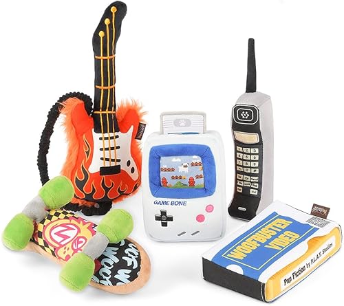 P.L.A.Y. Bonitos juguetes de peluche para perros, con temas clásicos de los años 90, juguetes para masticar, chirriantes y arrugados, ideales para