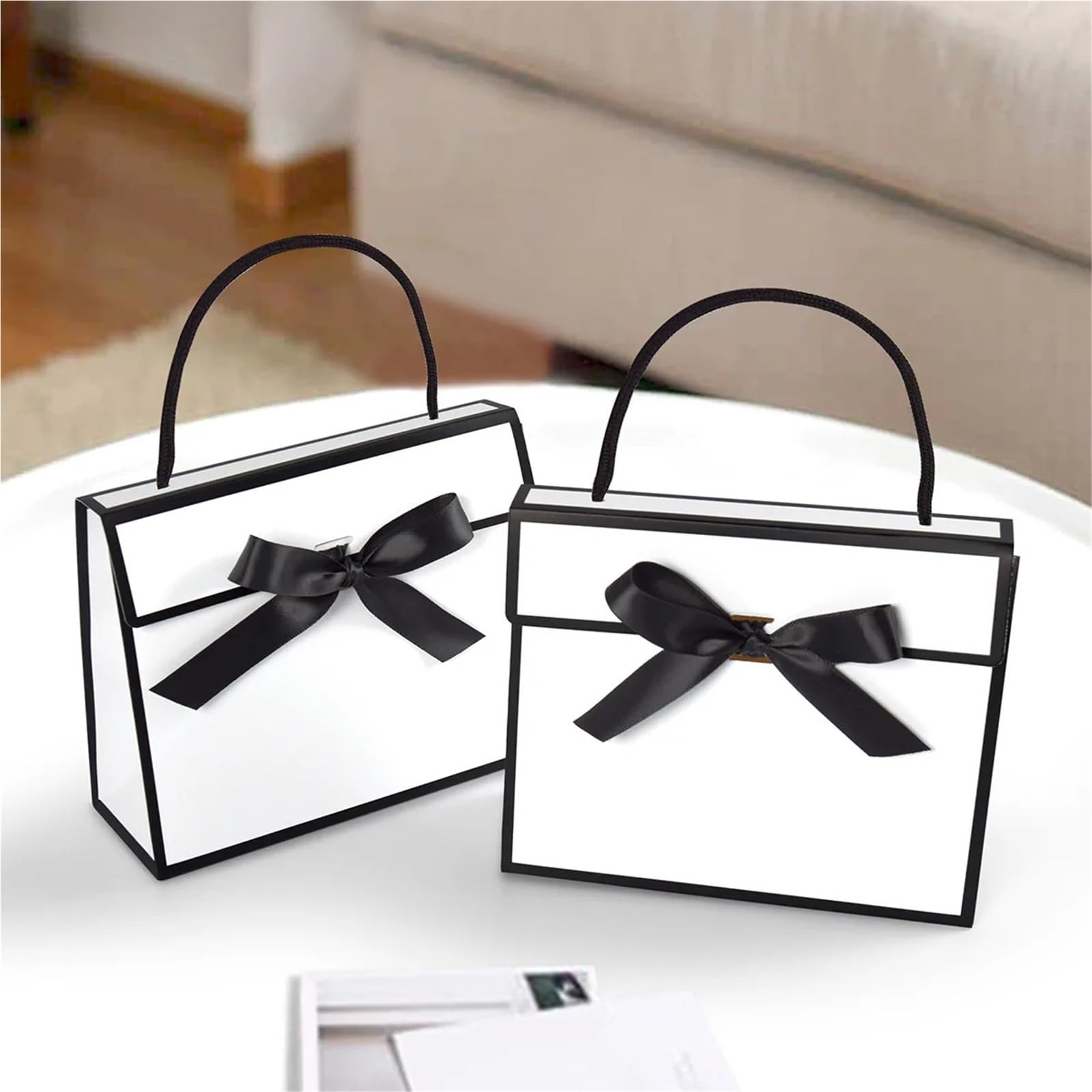 Scatola Regalo Scatola di carta bianca da 50 pezzi con sacchetti regalo bordo nero
