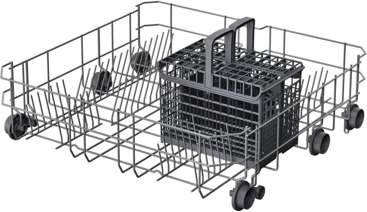 Жакын план view алынуучу идиш-аяк себети бар идиш жуугуч машинанын астыңкы текчесинин.