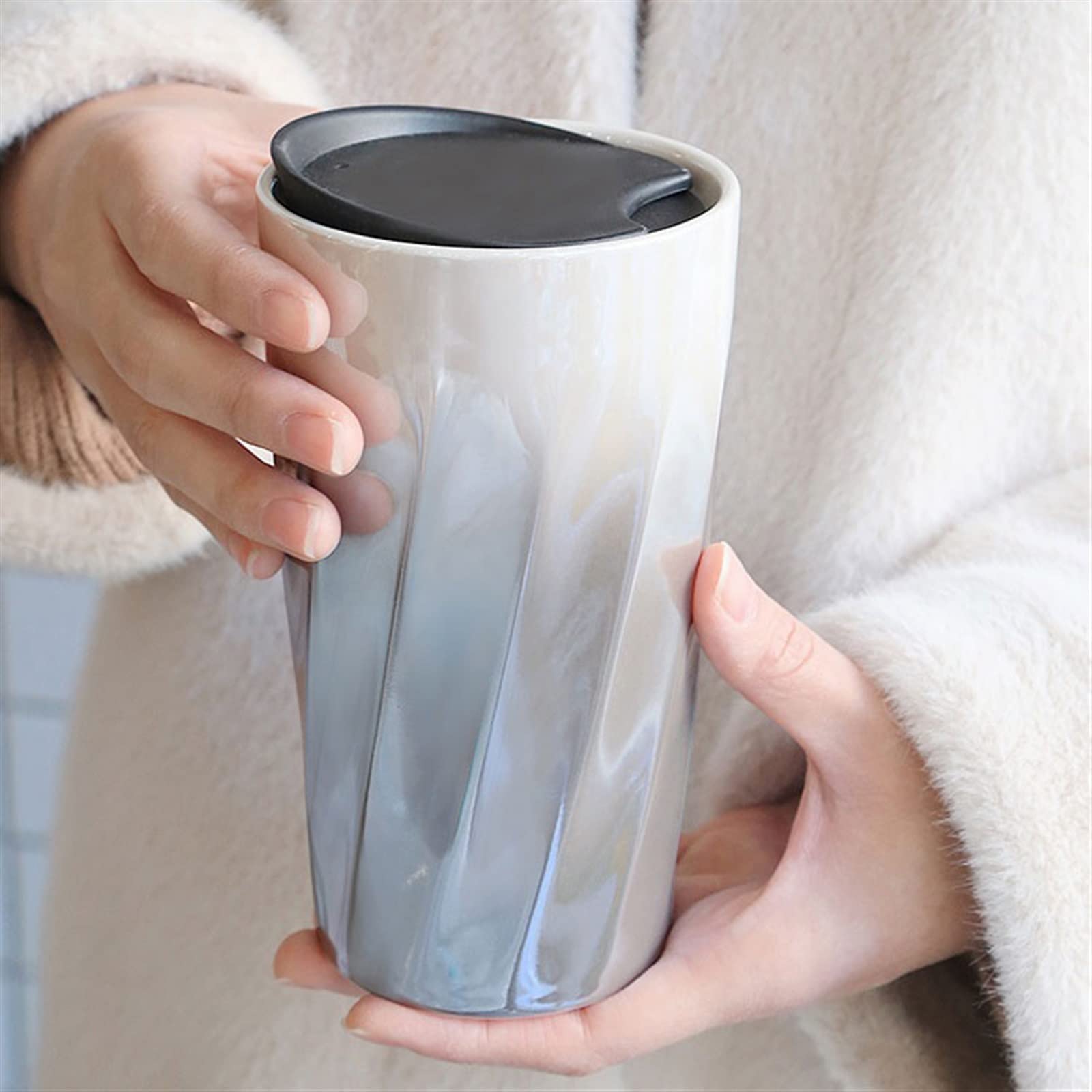 Becher 350ML Keramik Wasserbecher Autotasse Verbrühungsschutz Doppelschicht Becher Gradient Kaffeetasse mit Silikonabdeckung Kaffeetasse (Farbe: Gold)