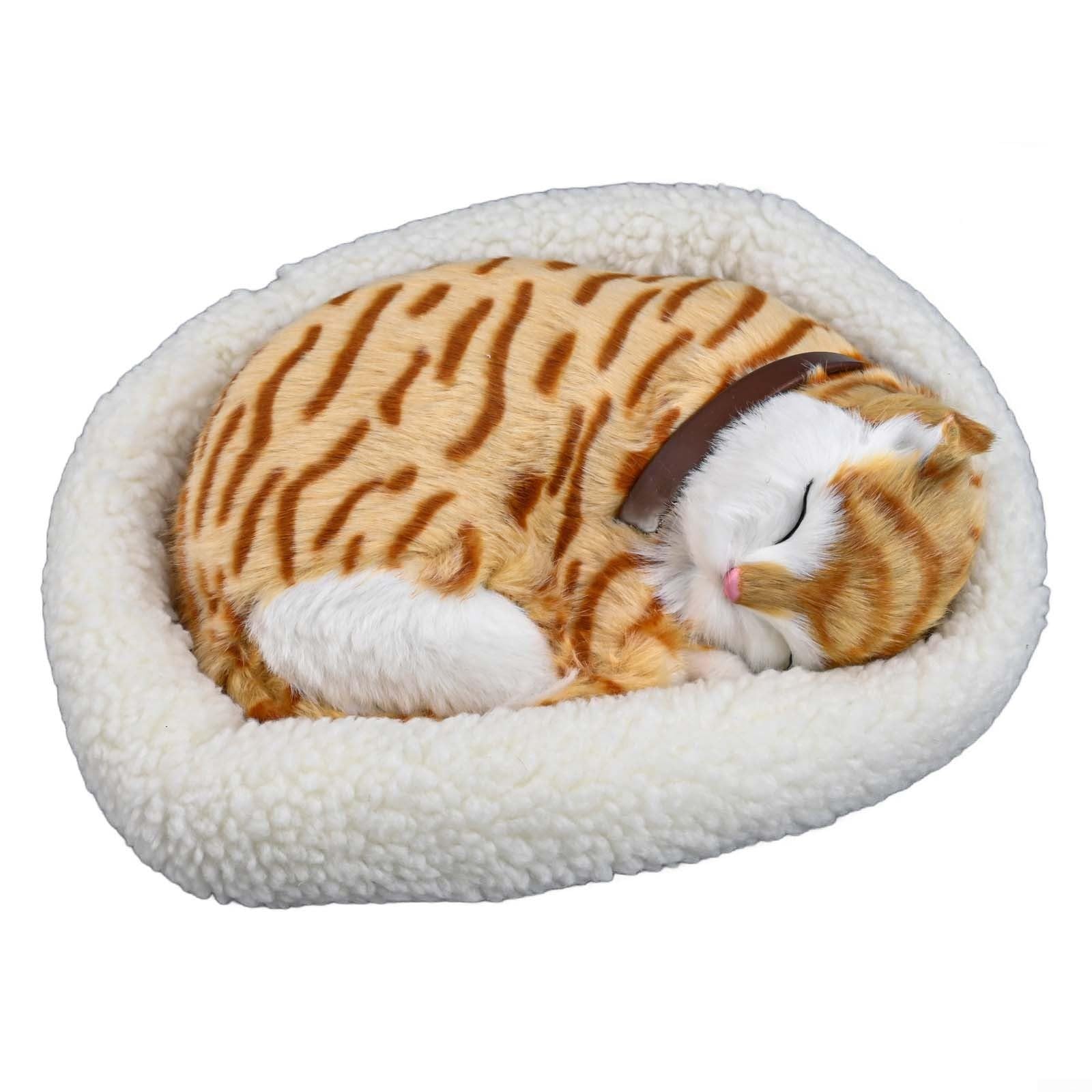 Jouet en peluche chat réaliste avec son panier tressé pour décoration de maison