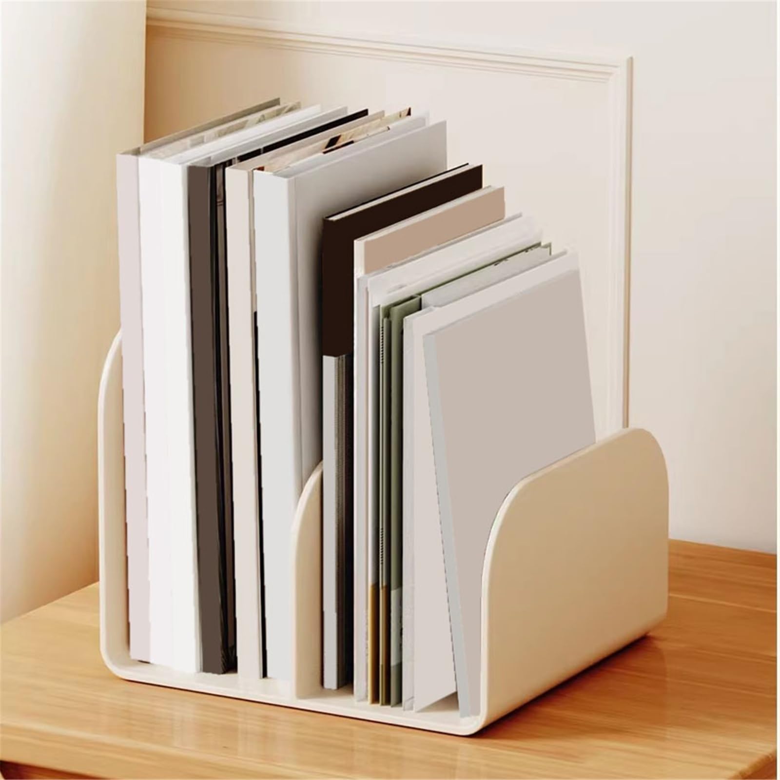Scaffale da tavolo minimalista in PP, piccola libreria dal design diviso