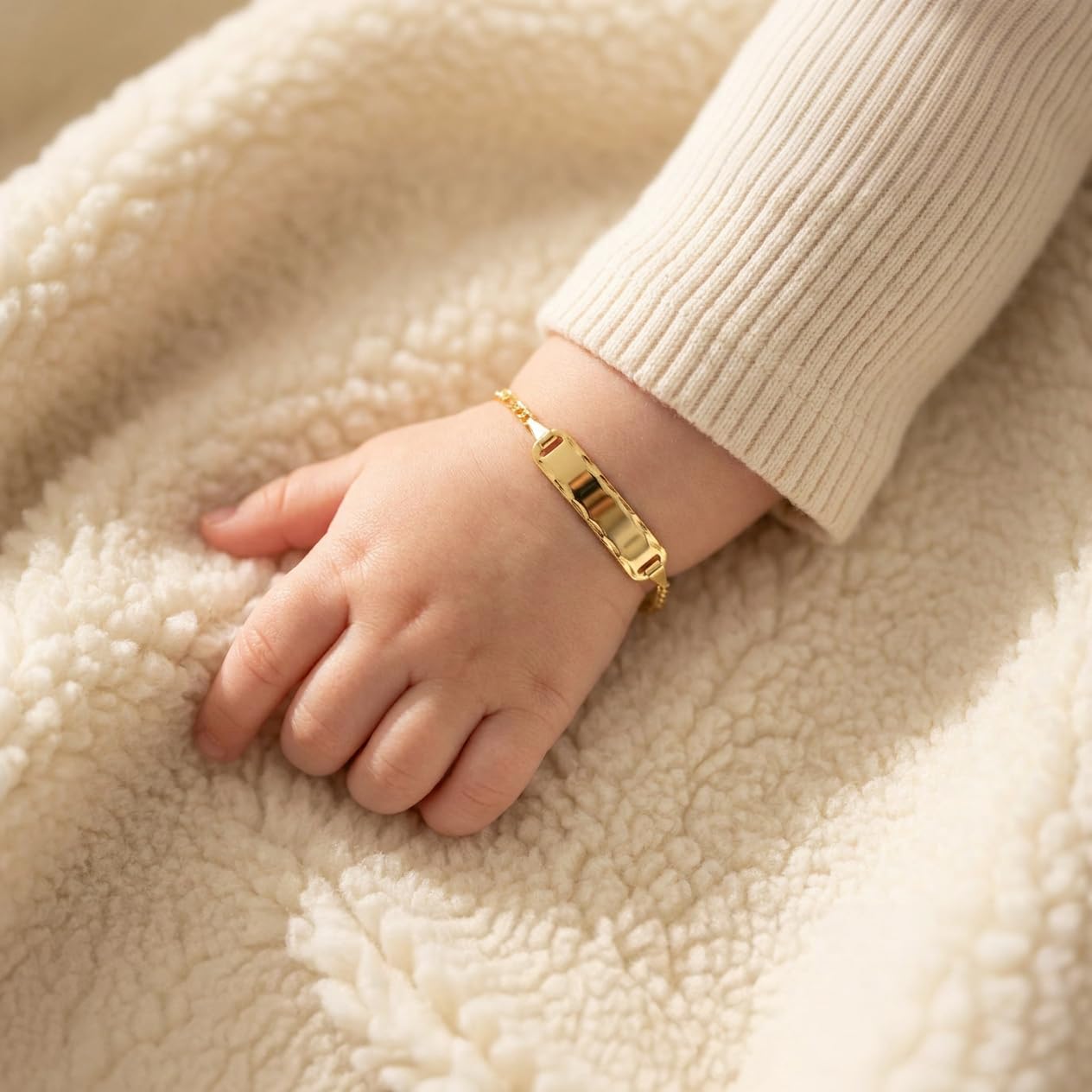 JC Trauringe Baby- & Kinder ID-Armband Goldarmband 333 Gold 14 cm I Panzerflach Armband mit Gravur Taufarmband Gold Namensarmband mit Namen Kinderschmuck | Nickelfrei | Made in Germany I 5.56549