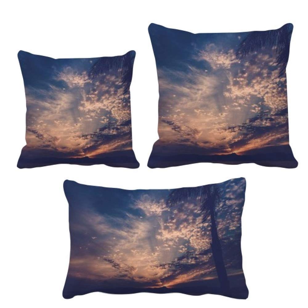 Housse de coussin nuages orange et bleu foncé pour cocooning dans la chambre