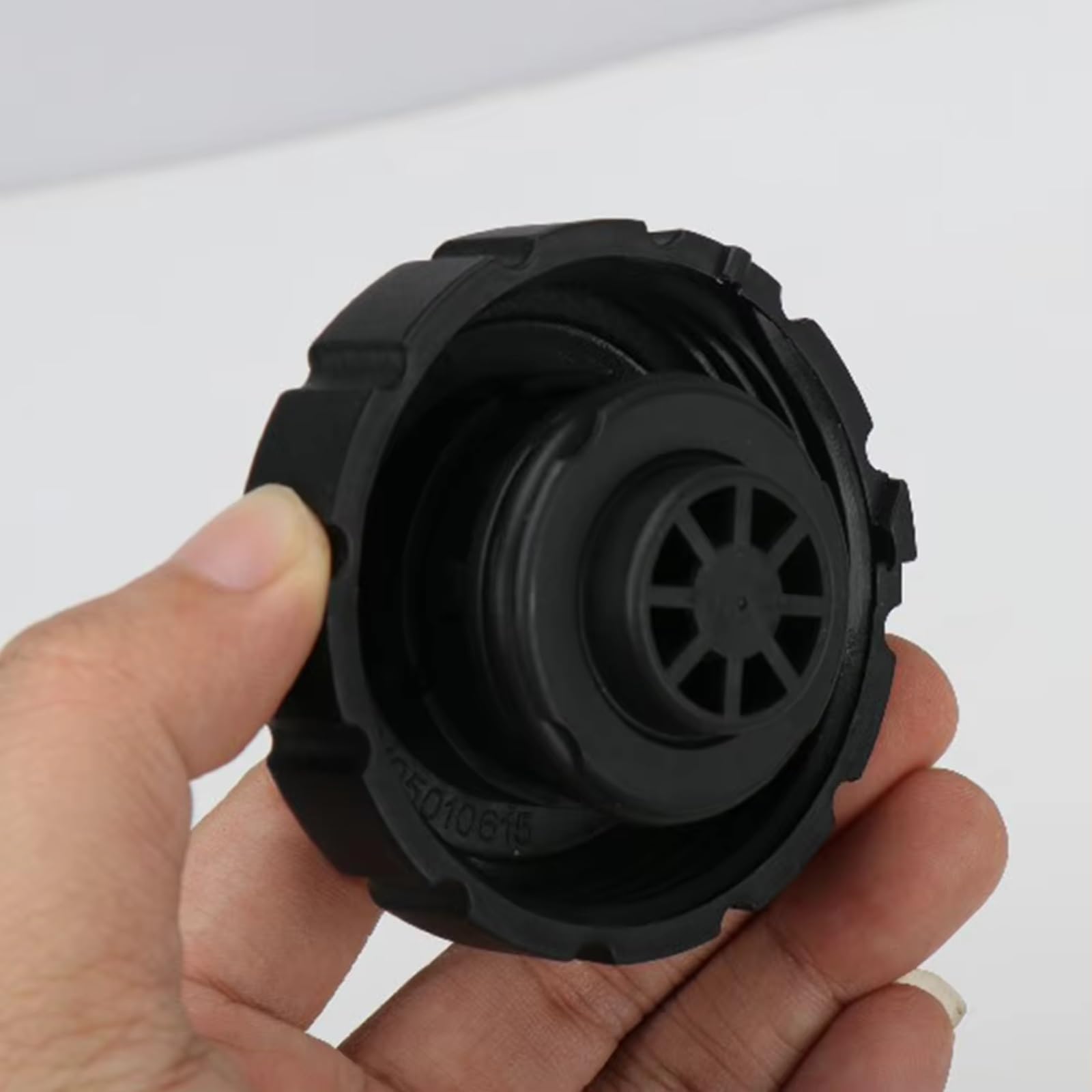 Compatible con Benz para CLA SLK GLA GLE Clase 2105010615 Tapa del depósito de expansión del refrigerante del radiador del Coche
