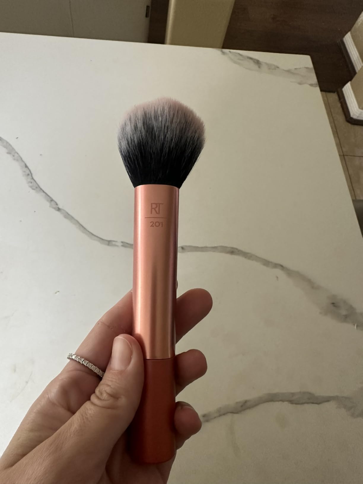 Real Techniques Cruelty Free Powder Brush With Ultra Plush Custom Cut Synthetic Bristles and Extended Aluminum Ferrules to Build Coverage