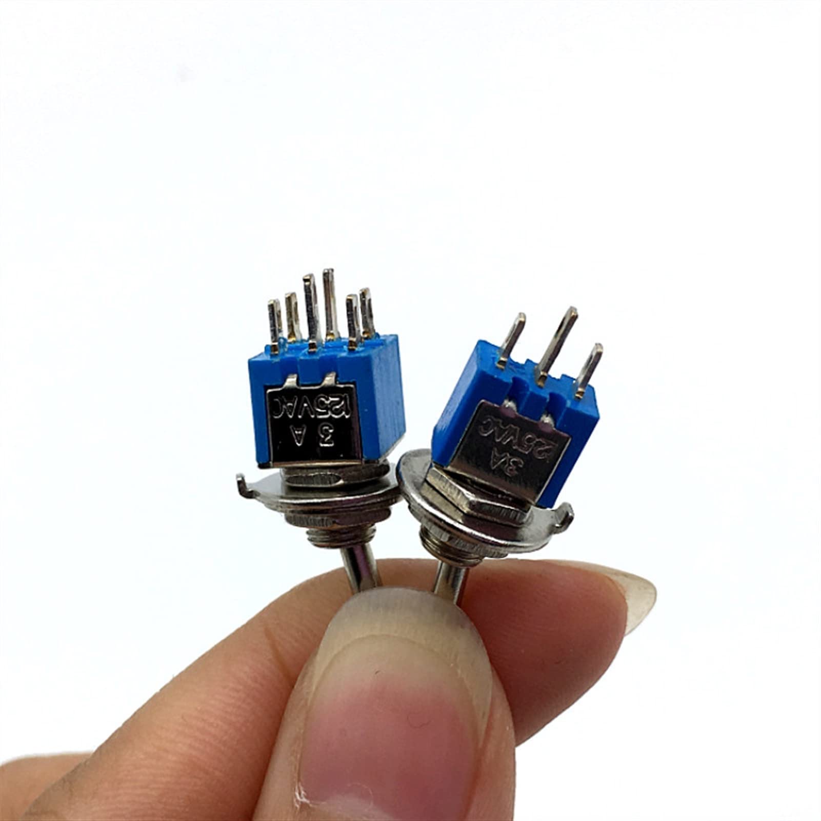 Interruttori industriali 2PCS Interruttori da 6 mm Interruttore a levetta in miniatura Interruttore unipolare a doppia mandata Mini cappuccio impermeabile Microinterruttore intelligente Gadget elettro