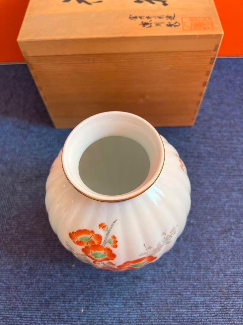 1097 深川製磁　芙蓉鉄仙花　花瓶　金彩　未使用 1097 深川製磁芙蓉鉄仙花花瓶金彩未使用