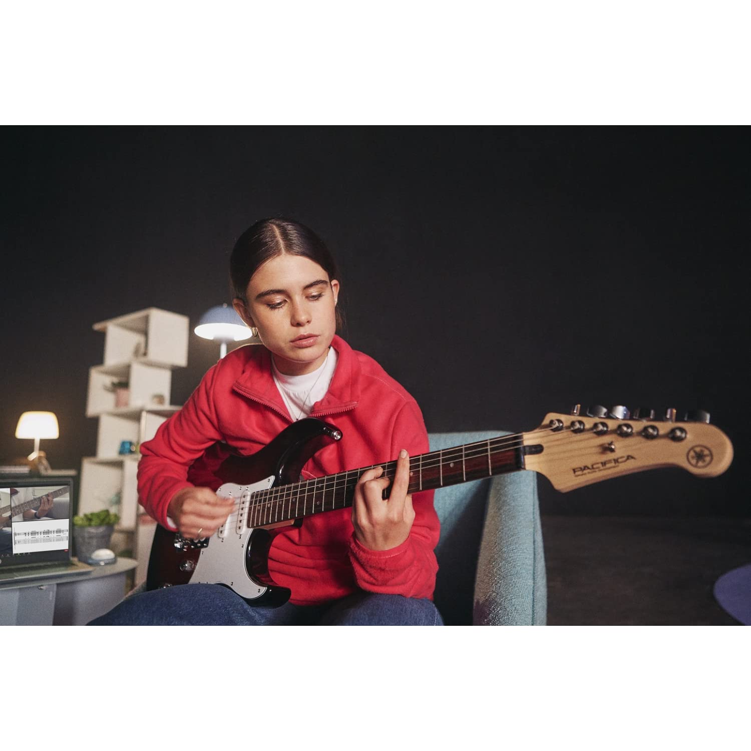 Yamaha Pacifica 112V Hochwertige E-Gitarre in elegantem Design für Einsteiger und Fortgeschrittene, mit 2 online Gitarrenstunden bei einem Lehrer der Yamaha Music School, in Old Violine Sunburst