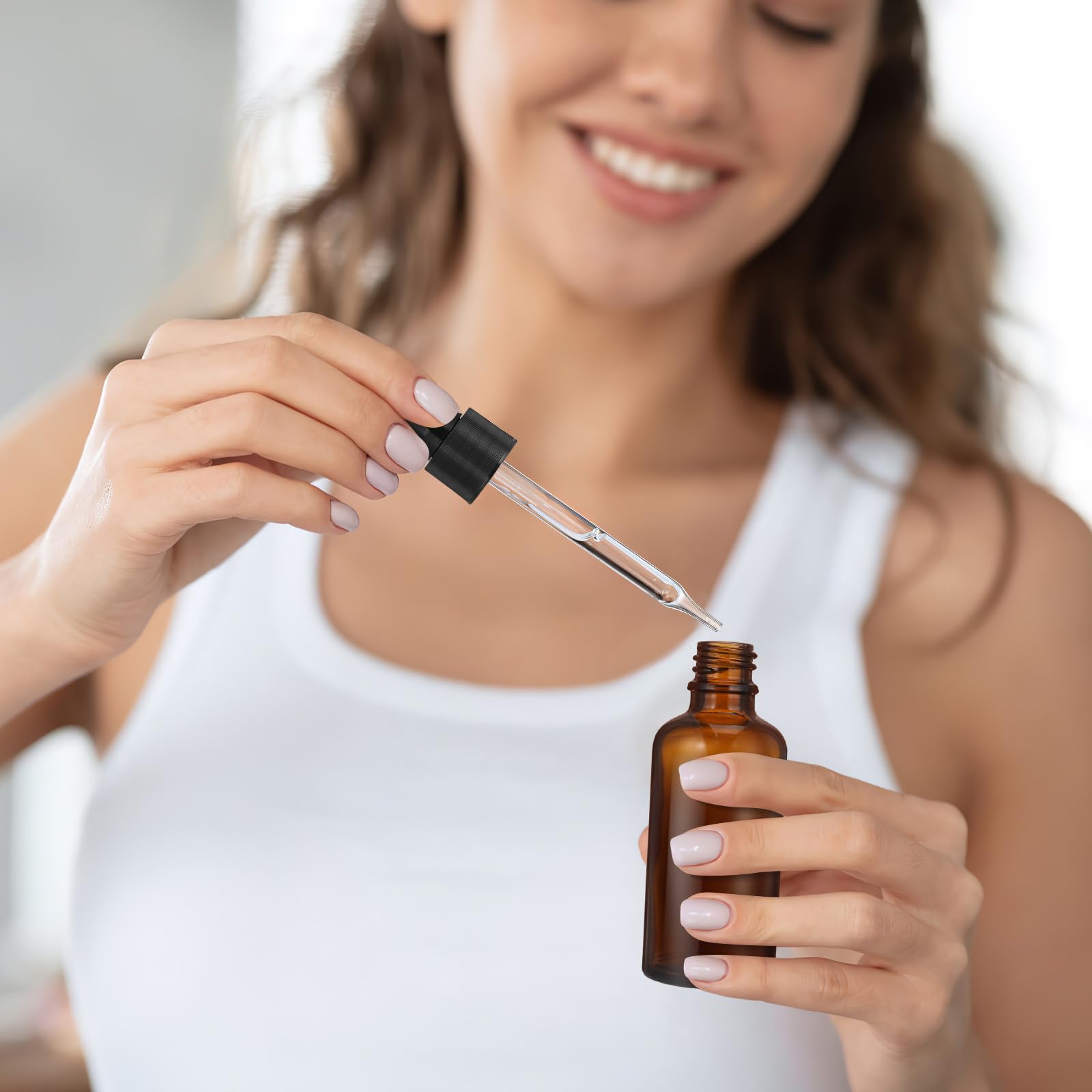 Lurrose 12 flaconi contagocce in vetro ambrato da 50 ml, vuoti, ricaricabili, per aromaterapia, cosmetici, vasetti con tappi neri, ideali per profumi, cosmetici e laboratori (marrone)