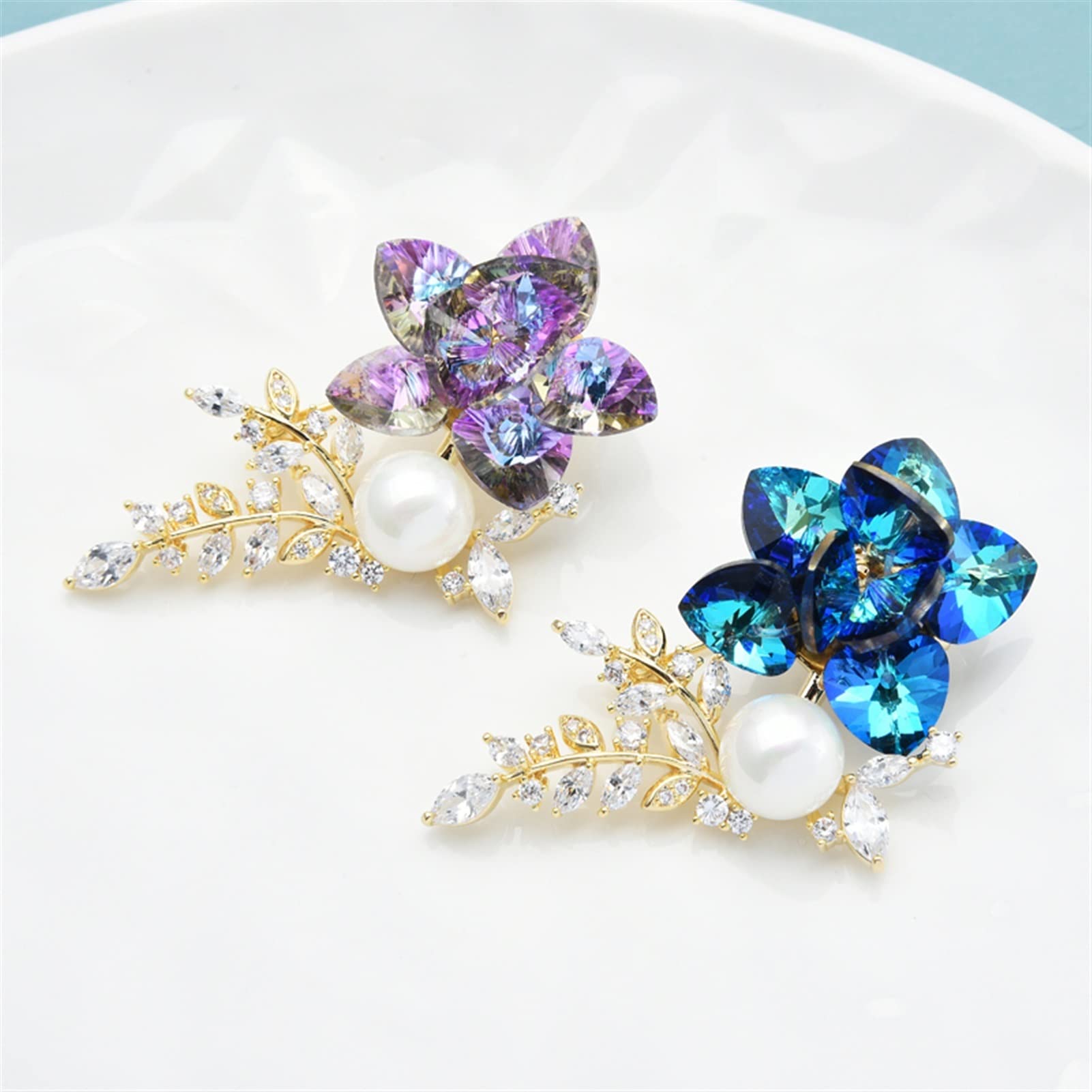 RWRAPS Damen-Brosche, Damenmode-Accessoires, Damen-Elegante Kristall-Blumenbrosche, Designer-Brosche in Blau- und Lila-Blumenform, Exquisite Broschen (Metallfarbe: Blau) (blau)