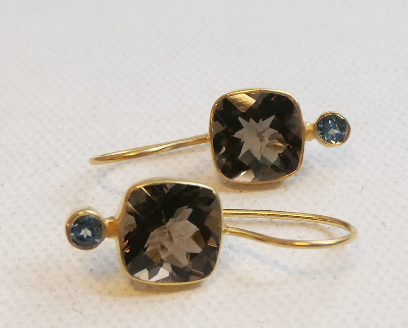 Pendientes de plata de ley 925 con baño de oro y cuarzo ahumado y topacio azul de Londres