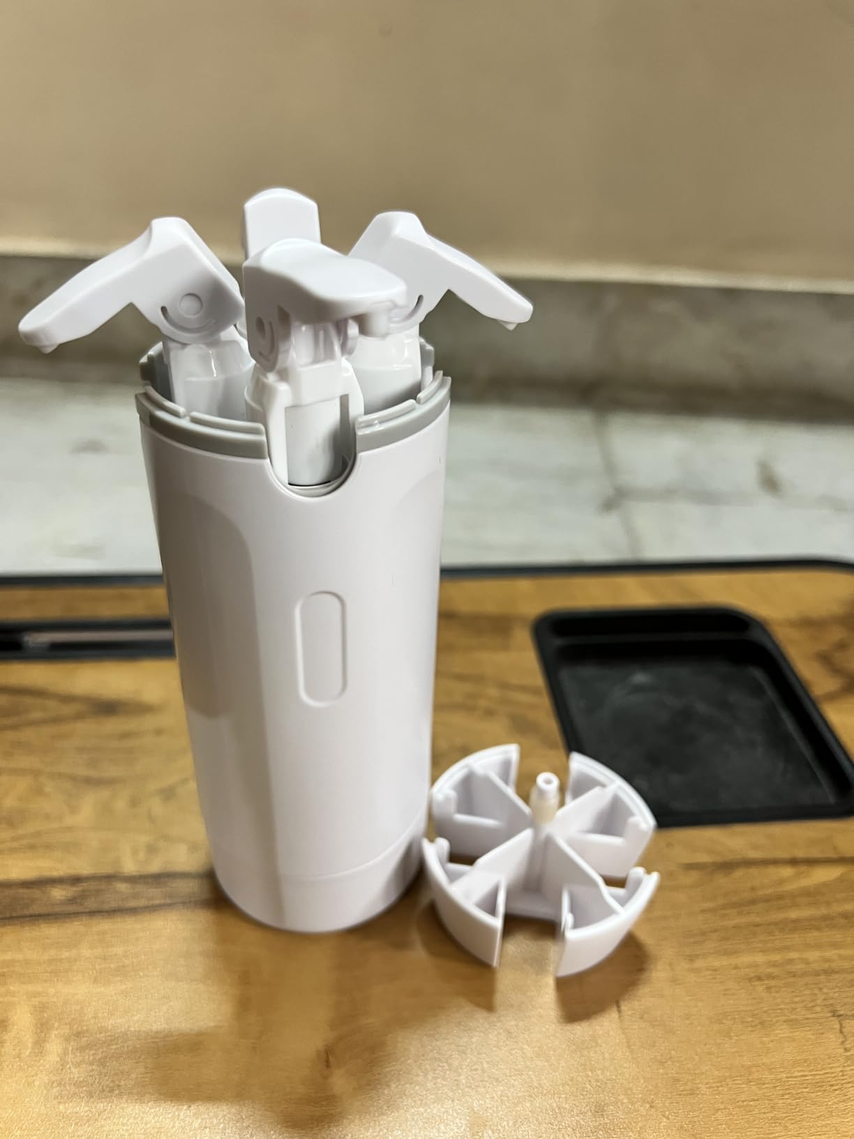 Veyro travel dispenser