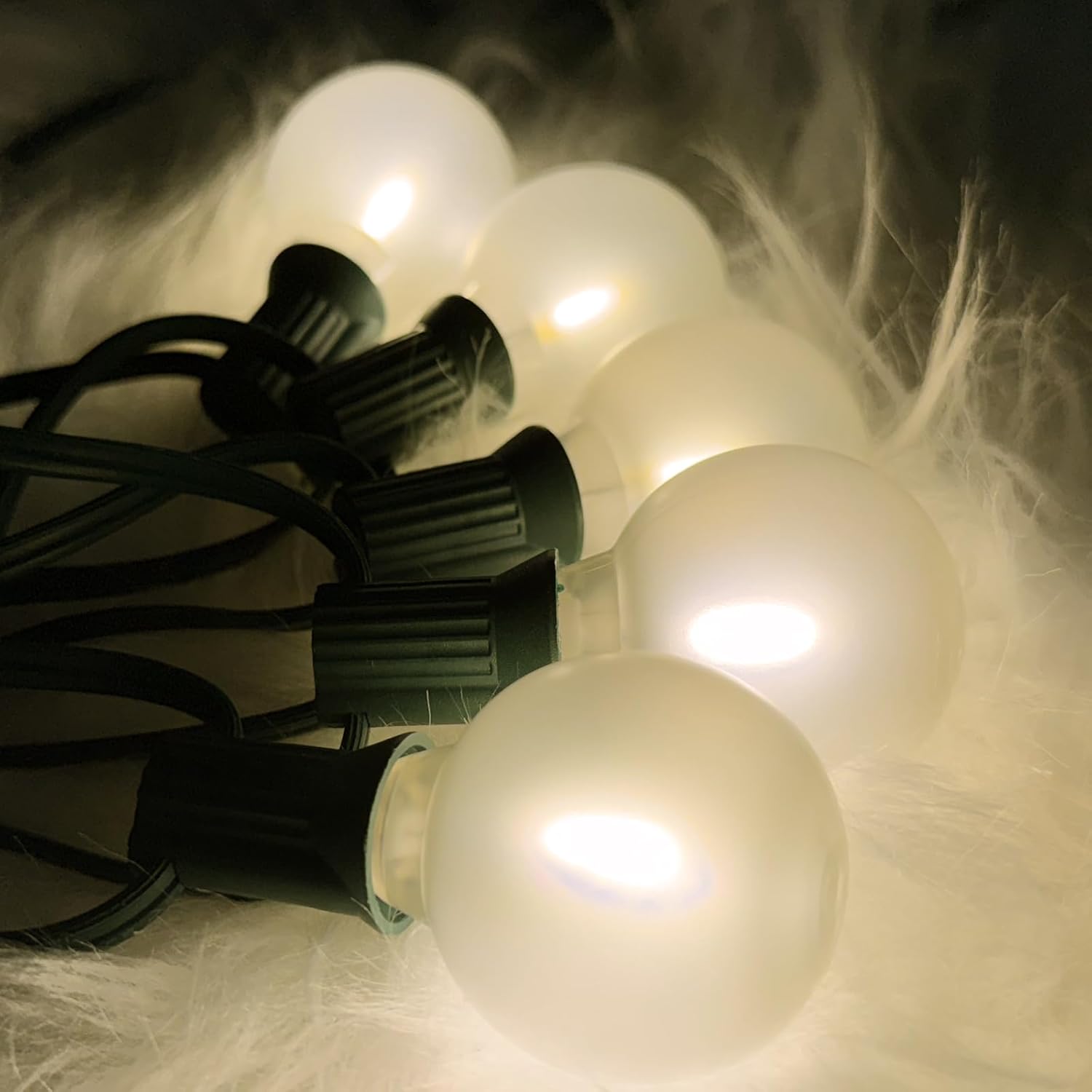 25Ft Christmas Outdoor String Lights, G40 Globe Lights with 27 0.6W Frosted Warm White Bulbs, Vintage Christmas Lights for Holiday Party Backyard Xmas Tree Wedding Garden Patio Porch Decor, Green Wire Frosted White 25Ft