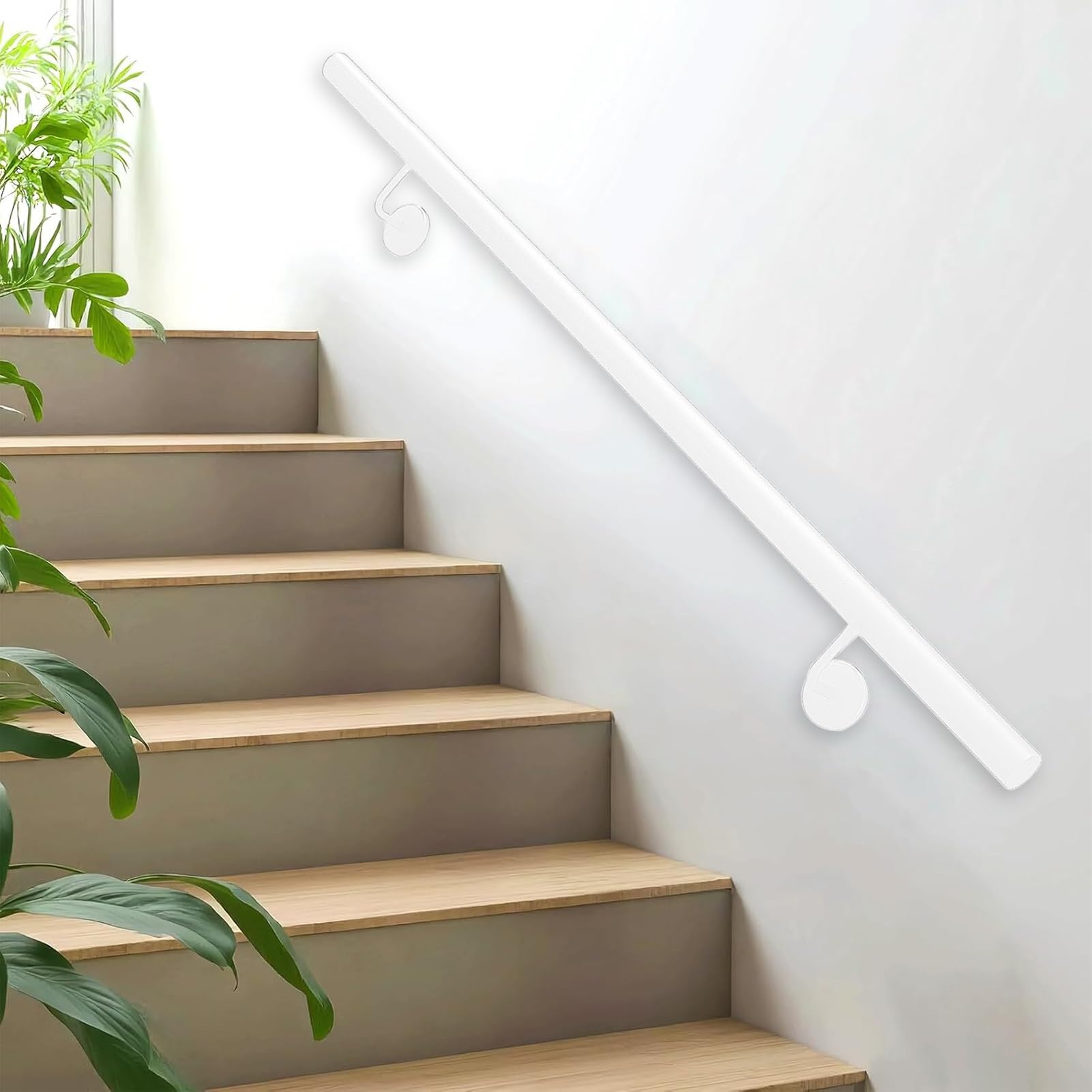 Main courante blanche en métal 570cm avec tige de support en fer forgé pour escalier