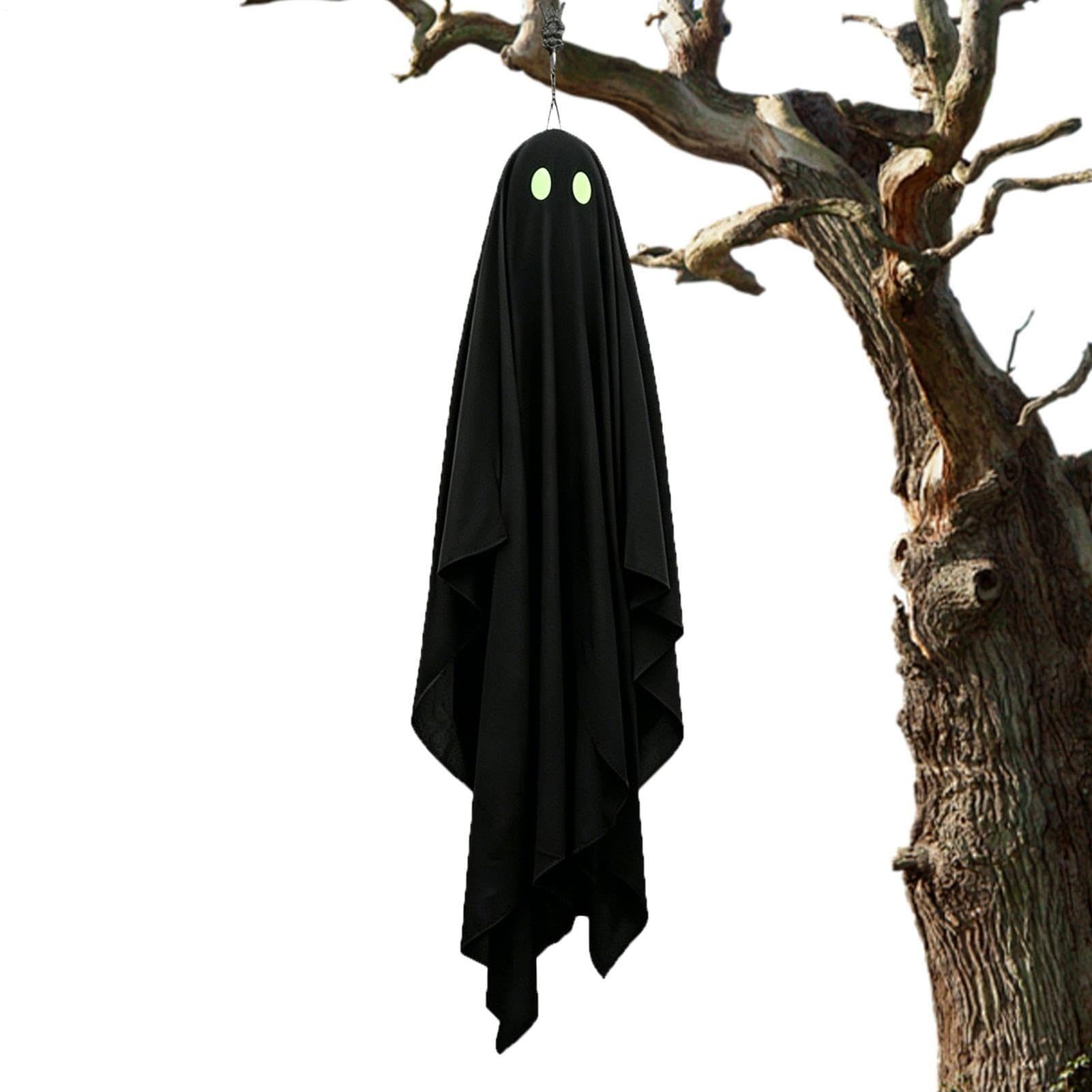 Fantômes suspendus de porche pour créer une ambiance d'Halloween extérieure