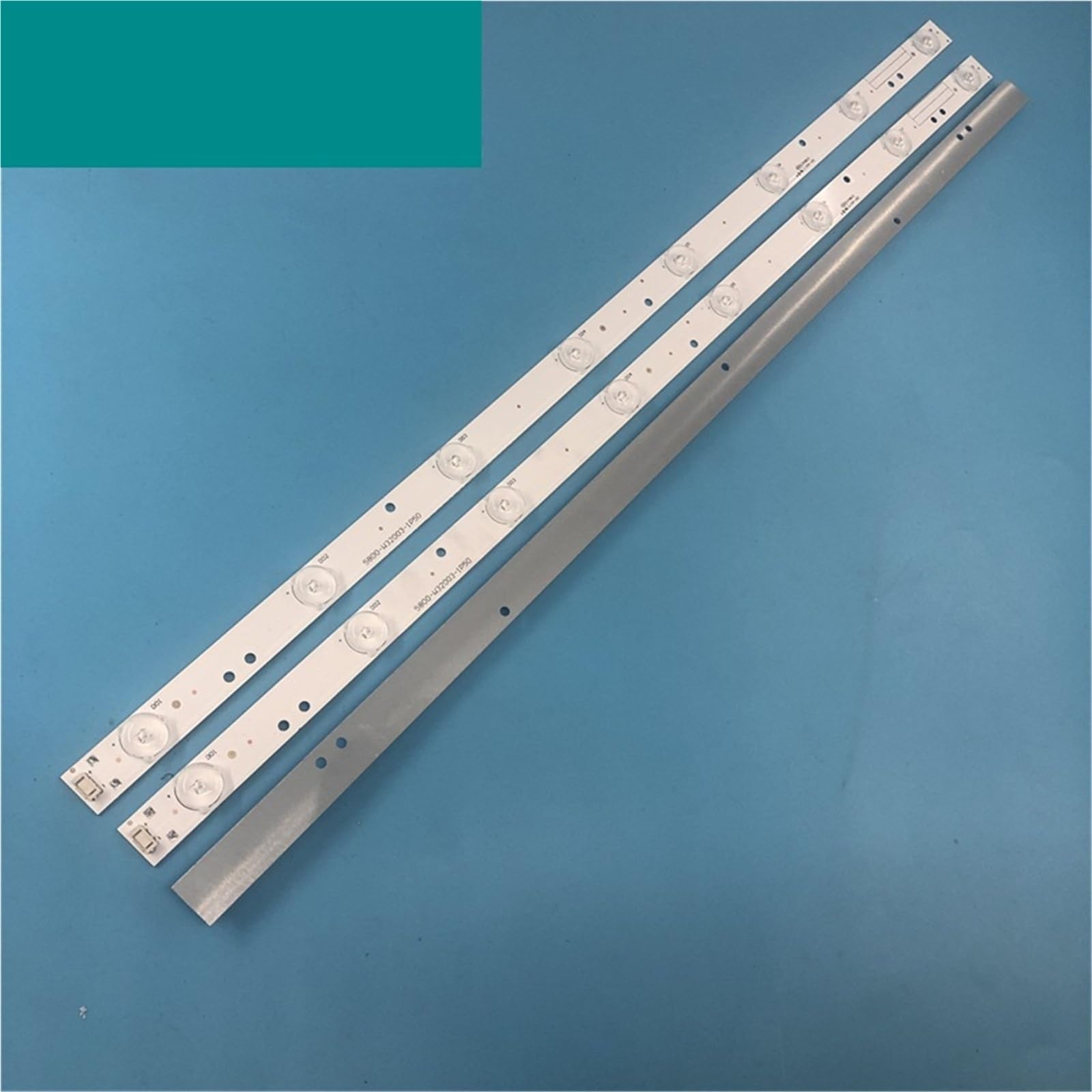 1 Set = 3 Pezzi 8 Strisce di retroilluminazione LED TV LED 32'' 3X8 32E350E 32E320W 32E310C 5800-W32003-1P50 606mm