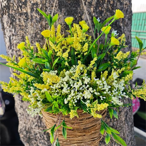 Panier de fausses fleurs et couronne murale pour sublimer la porte d'entree