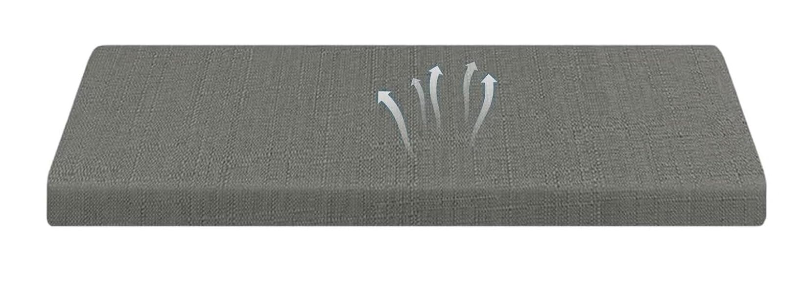 Coussin de banquette en lin gris idéal pour aménager un salon de jardin en palette