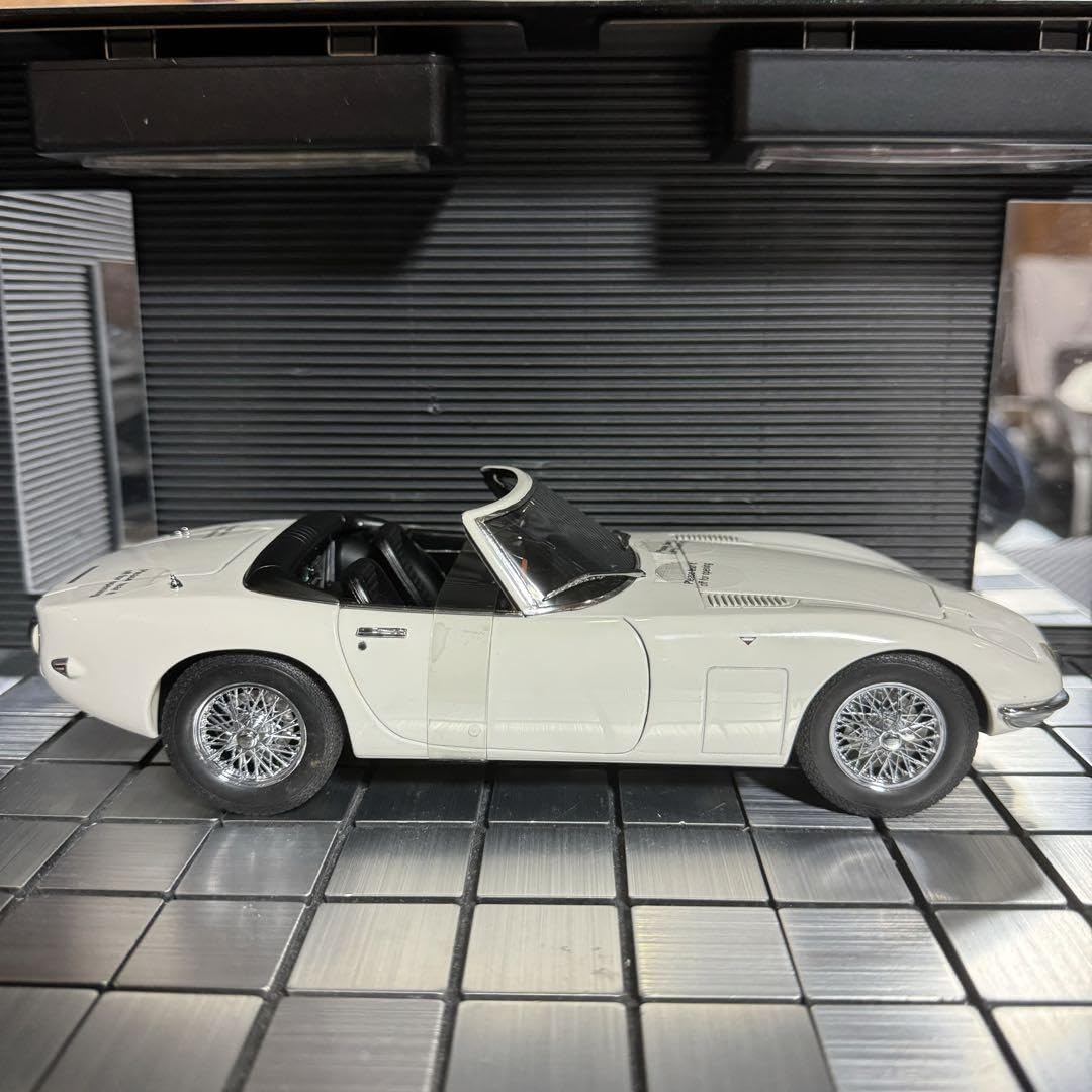Amazon.co.jp: 絶版未展示品オートアート1/18 007は二度死ぬ トヨタ 