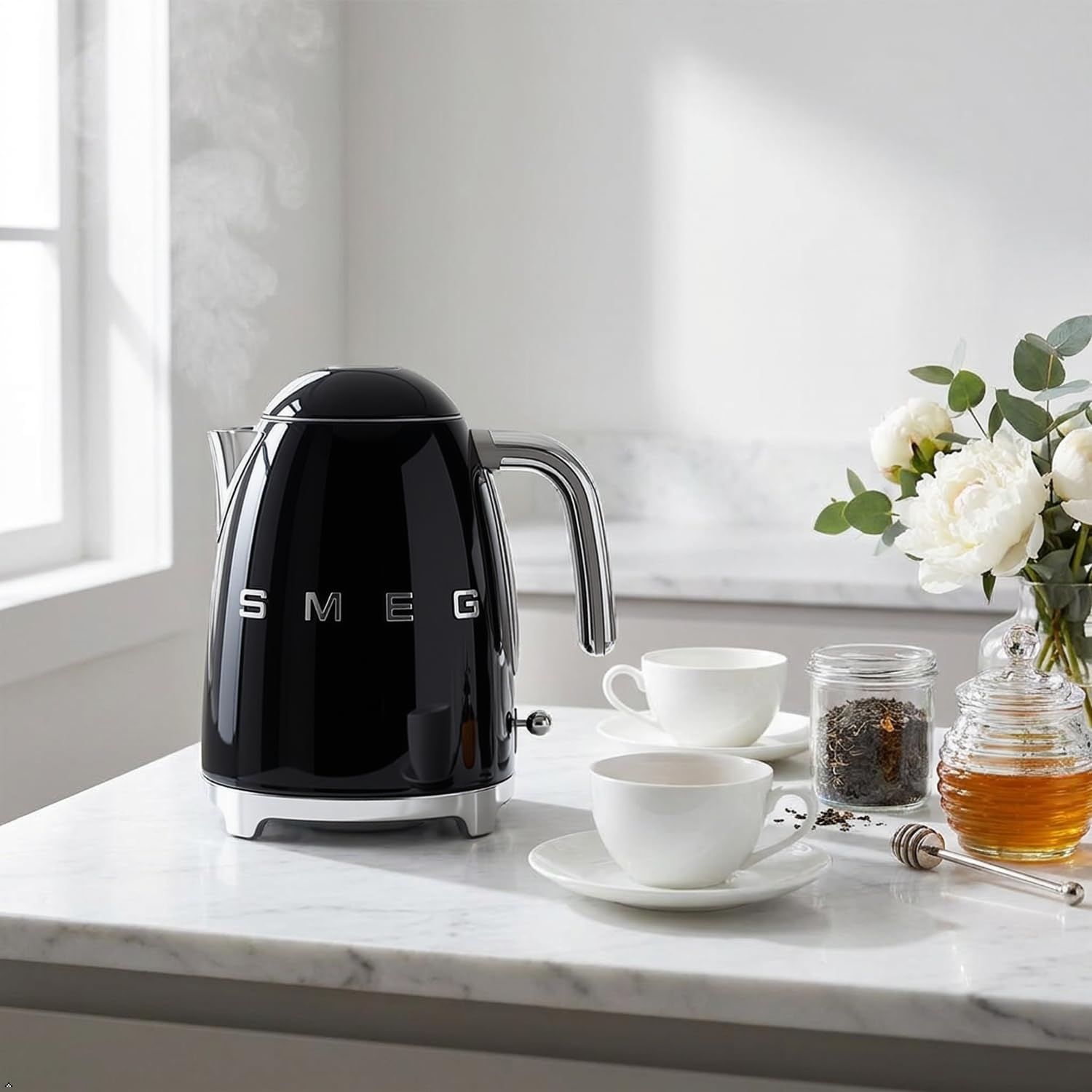 SMEG 50's Retro Style Electric Water Kettle with Automatic Shutoff, Removable Base, and Water Indicator, KLF03BLUS, Black