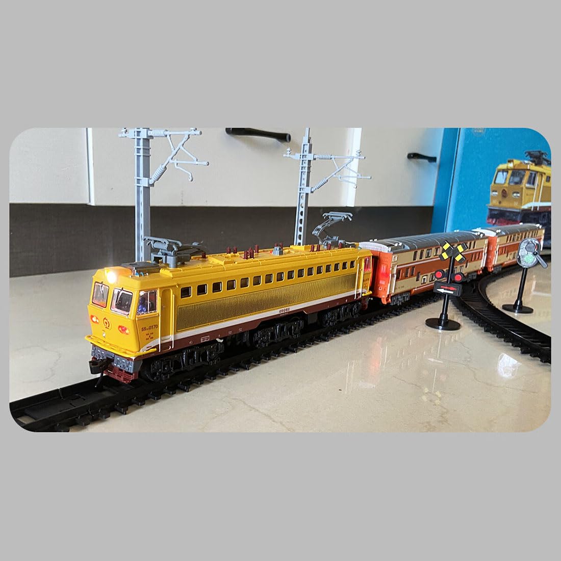 SS7C Mini train électrique en alliage, modèle de locomotive à vapeur réaliste avec wagons de passagers et longue voie