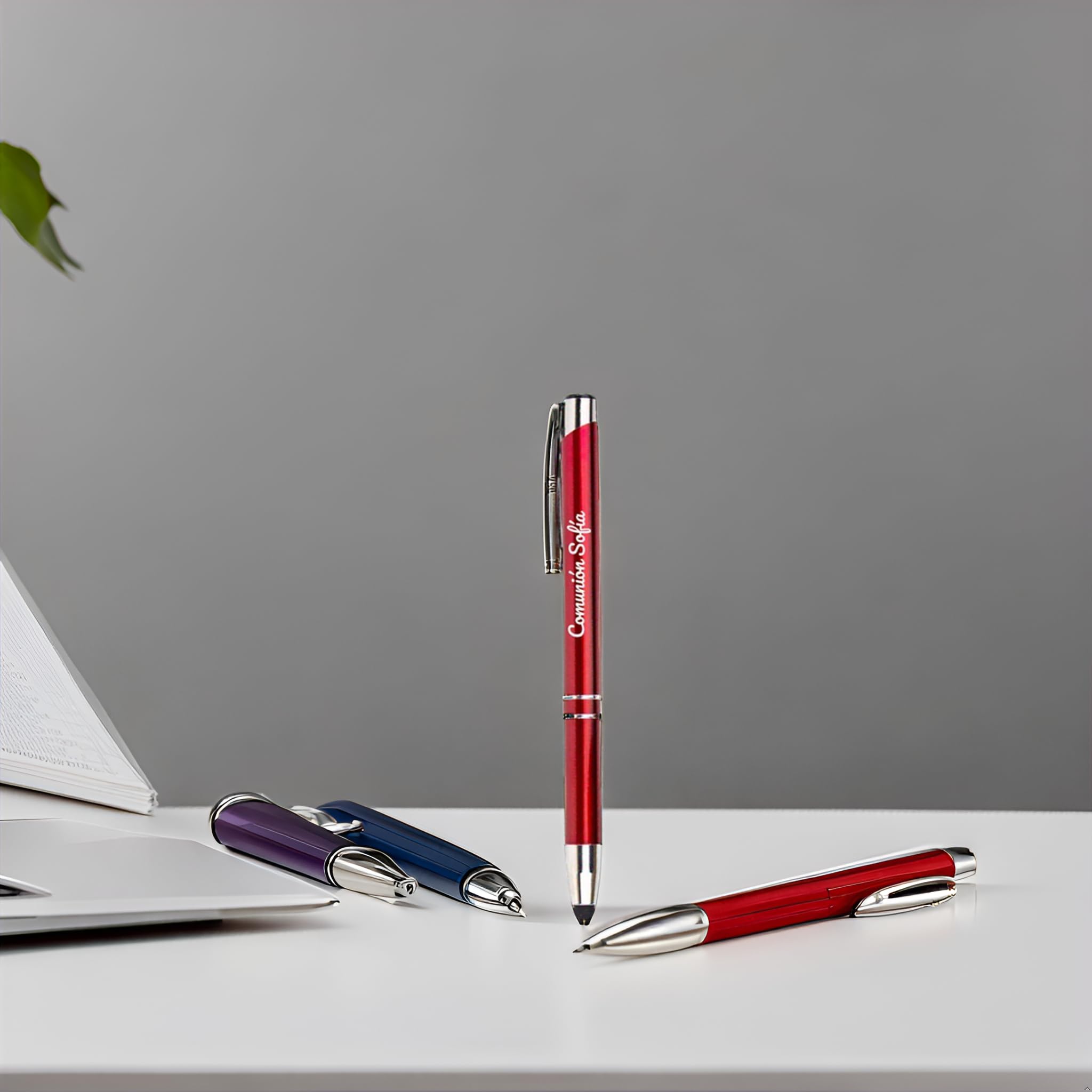 Packs 50 bolígrafos PERSONALIZADOS con texto o nombre | Color rojo y puntero para dispositivos móviles | Grabado a láser | Lote bolígrafos publicitarios y merchandising, eventos: comuniones, bodas.