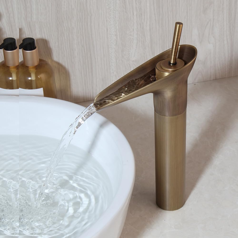 Robinet de lavabo cascade gris luxe pour mitiger l'eau avec élégance