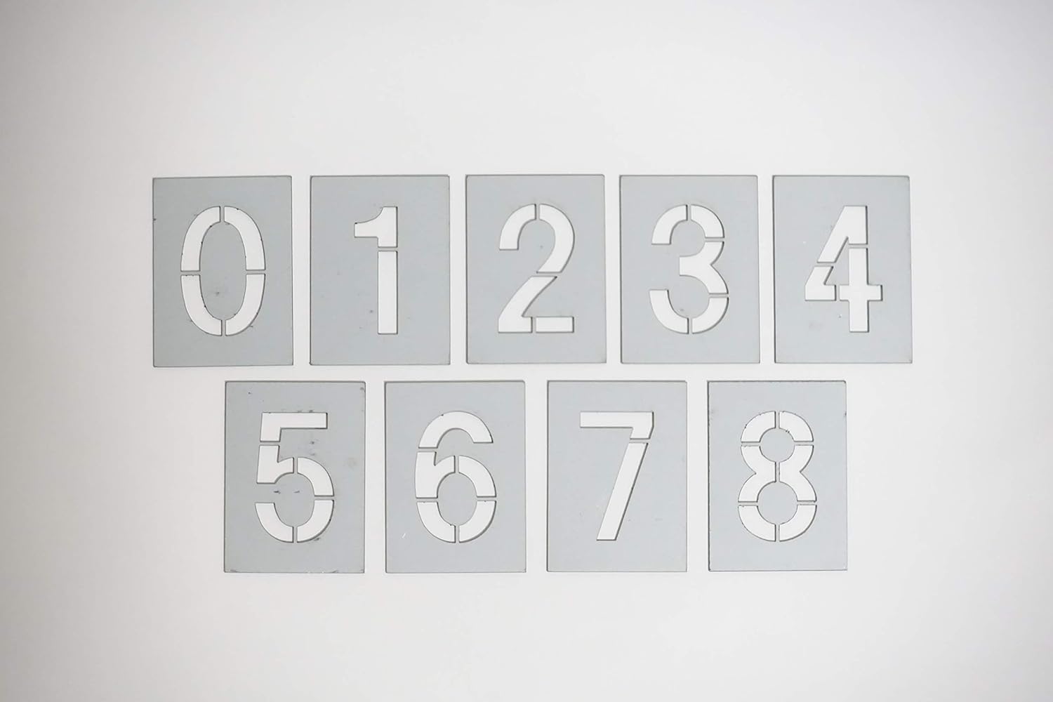 現金特価 駐車場ステンシル 番号 数字 明朝体 刷り込み板 吹き付け板 スプレー板 ステンシル 高さ70cm 吹き付け板 刷り込みプレート マーキング スプレー看板 ナンバー H700mm パーキング 道路 路面 返品送料無料 Agribiz Kenyacic Org