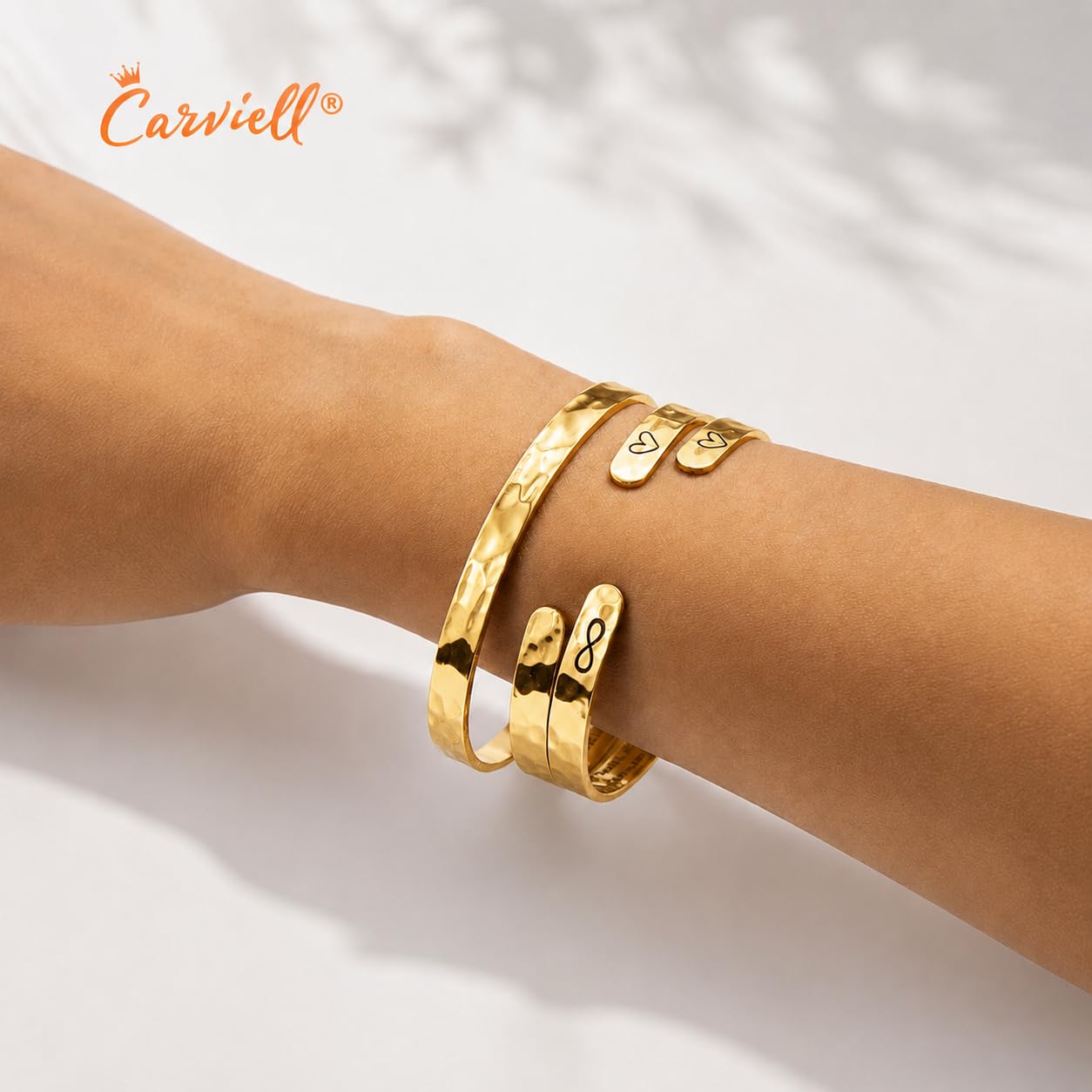 Carviell Pulseras para mujeres, regalos personalizados para ella, mamá, mejor amiga, brazalete de amistad inspirador para adolescentes, grabado, joyería de regalo de cumpleaños, Adjustable, Sin gemas.