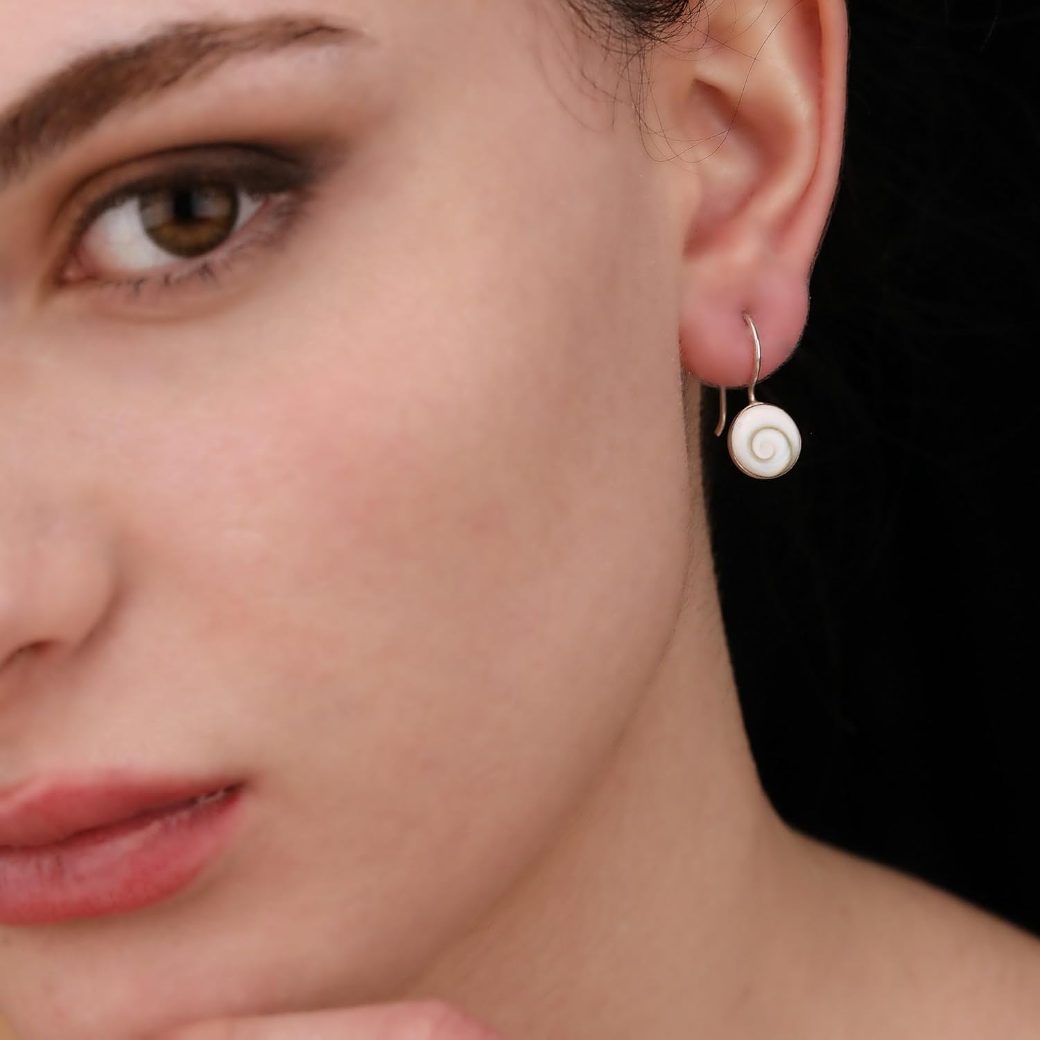 MadamLili - Silver Earring Set with Shiva Eye Shell - Genuine 925 Sterling Silver - Natural Jewelry - Operculum Round Maritime Jewelry Set - Handcrafted - Exclusive Jewelry Box.