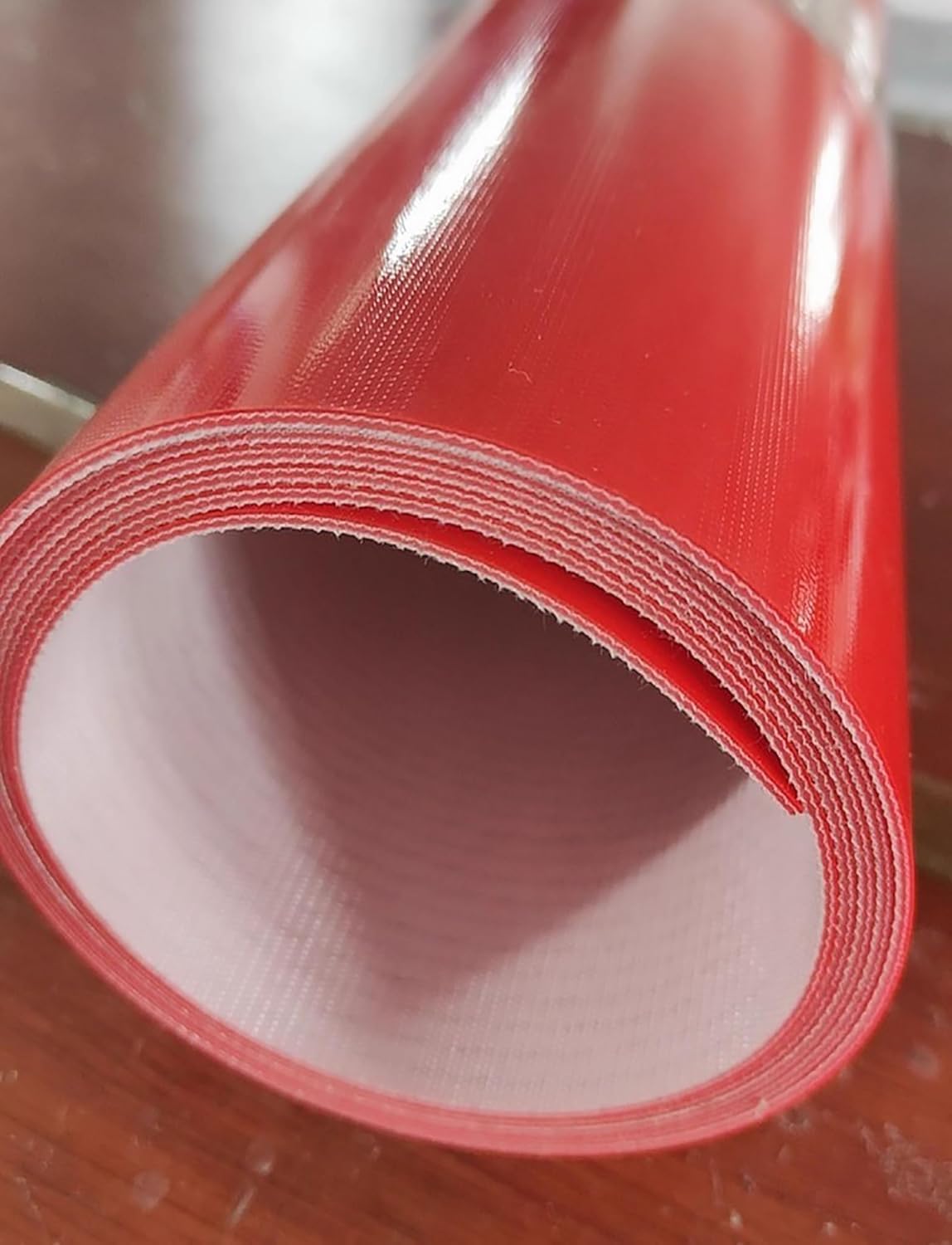 Lekki czerwony płaski przemysłowy przenośnik taśmowy PVC 120 x 23 cm (47,2 x 9 cali) - rozwiązanie linii montażowej dla wydajnej obsługi materiałów i transportu