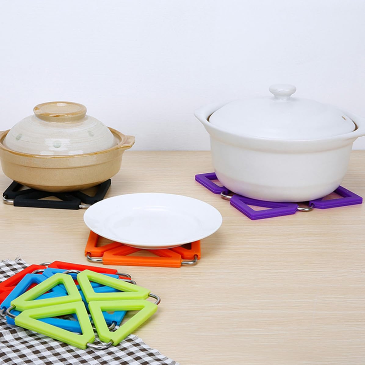 Sosoport Dessous de Plat, Lot de 6 Pièces en Silicone et Acier Inoxydable Carré Résistant la Chaleur, Antidérapant et Pliable pour de Table Cuisine Pratique Couleur Couleur Aléatoire