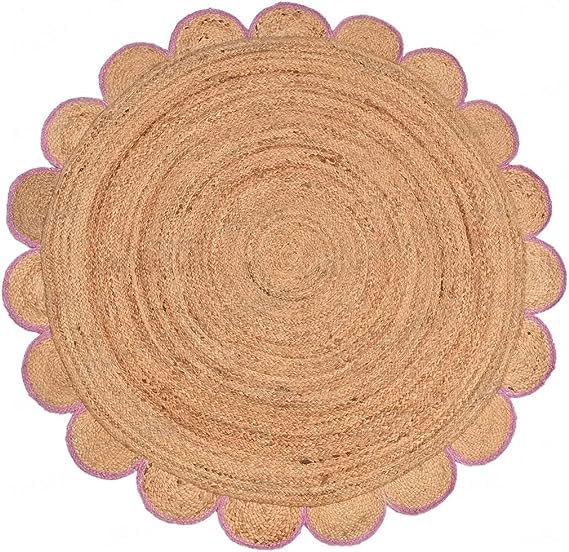 Tapis rond en jute festonné rose : réchauffer un sol froid sans effort