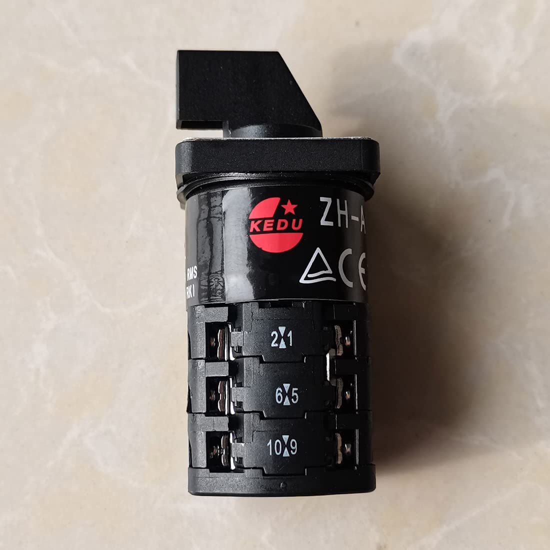 KEDU ZH-A Rotary Cam Switch Changeover Switches Short Circuit Withstand 5KA RMS SYM 600VAC Fuse 20A Class RKI 18A 125V 12A 250V 3HP 240-440V 10(6) A 400V 5E4 CE EN61058