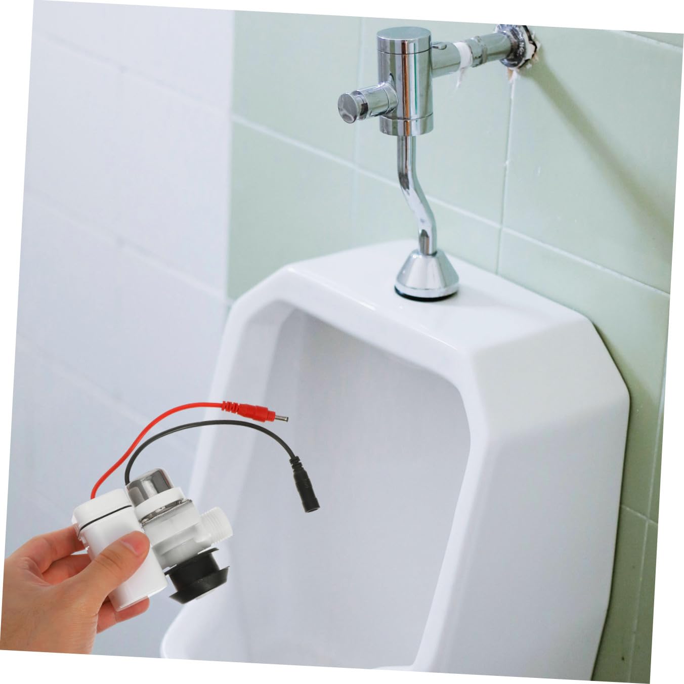 Soupape de Chasse D'urine à Capteur Intelligent, Interface Dc | Abs, Cuivre et Caoutchouc, pour Tuyaux D’eau Standard 22mm, Lot de 1 Set de Set, Usage Privé ou Public