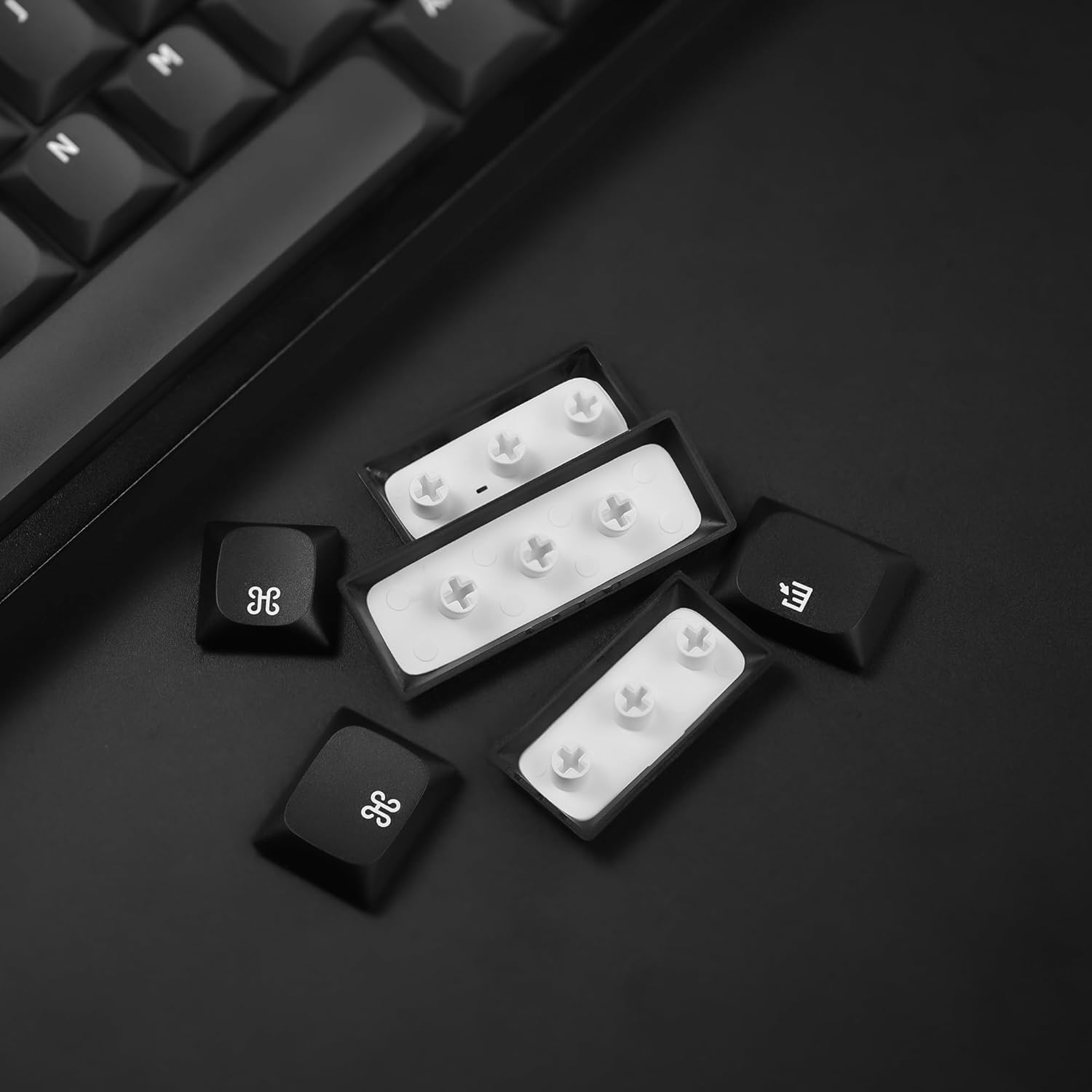 Low Profile MX Switch Keycaps, Black 104-key Set