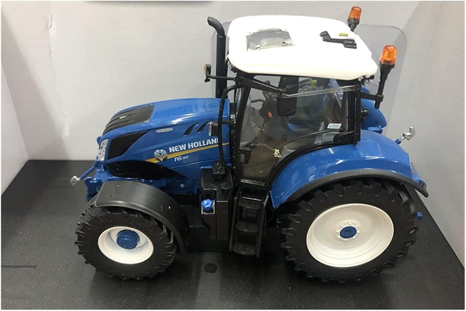 モデルコレクション 1/32スケール ニューホランド T6.180 メタルダイ
